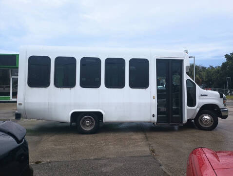 2017 Ford E-Series E-350 SD