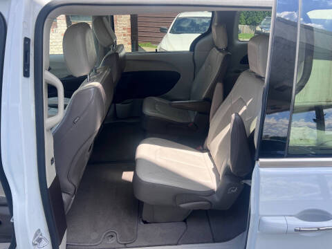 2017 Chrysler Pacifica Touring-L