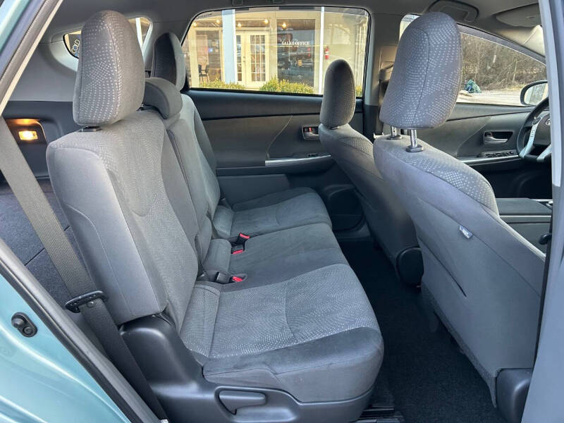 2014 Toyota Prius v Five