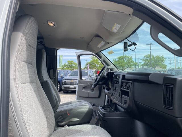 2025 Chevrolet Express 3500