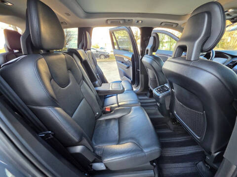 2016 Volvo XC90 T6 Momentum