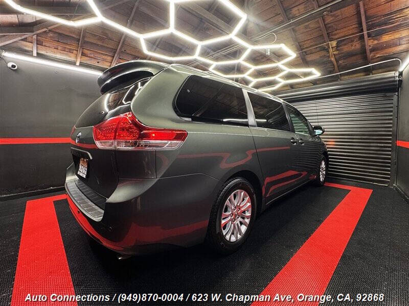 2013 Toyota Sienna XLE 8-Passenger