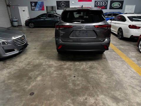 2022 Toyota Highlander LE