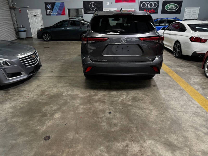 2022 Toyota Highlander LE