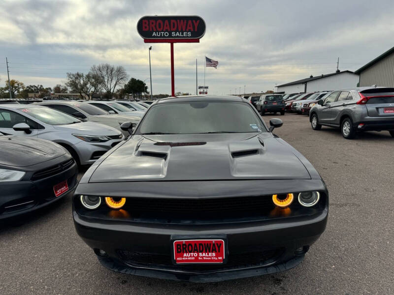 2017 Dodge Challenger SXT photo 19