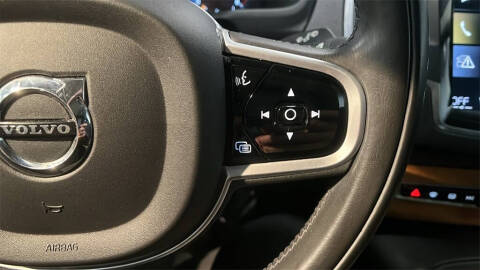 2021 Volvo XC90 T6 Momentum 6-Passenger