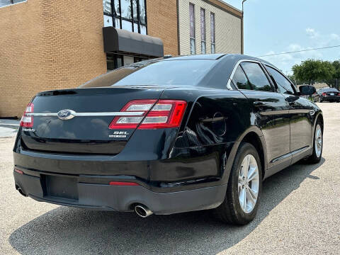2018 Ford Taurus SEL