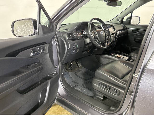Used 2018 Honda Pilot Touring with VIN 5FNYF6H95JB051780 for sale in Madison, WI