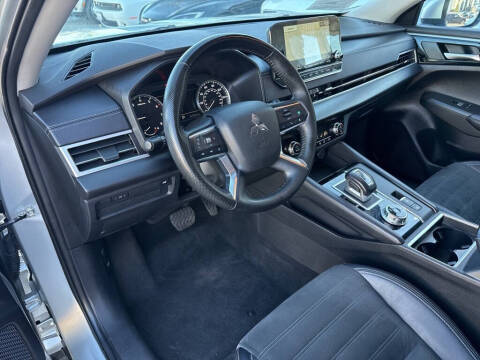 2024 Mitsubishi Outlander SE