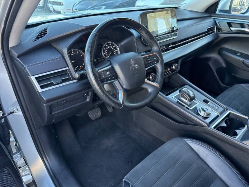 2024 Mitsubishi Outlander SE