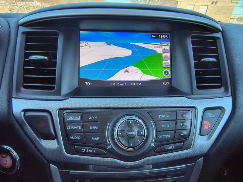 2017 Nissan Pathfinder SL