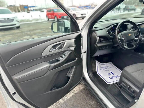 2022 Chevrolet Traverse LT Cloth