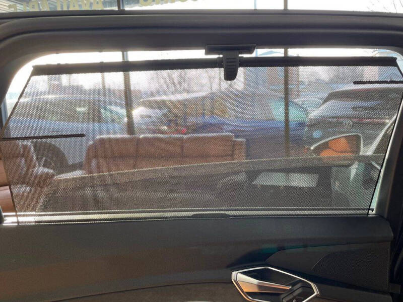 2019 Audi e-tron quattro Prestige