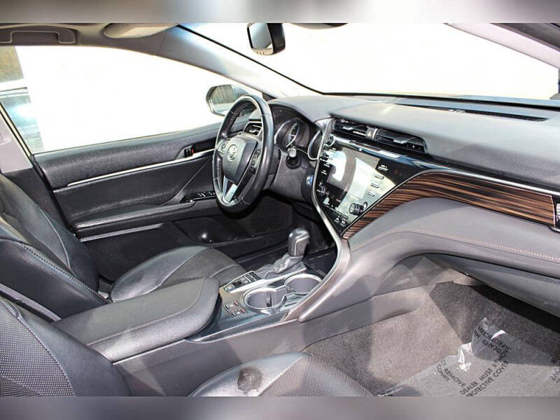 2020 Toyota Camry Hybrid XLE