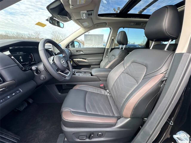 2025 Nissan Pathfinder Platinum