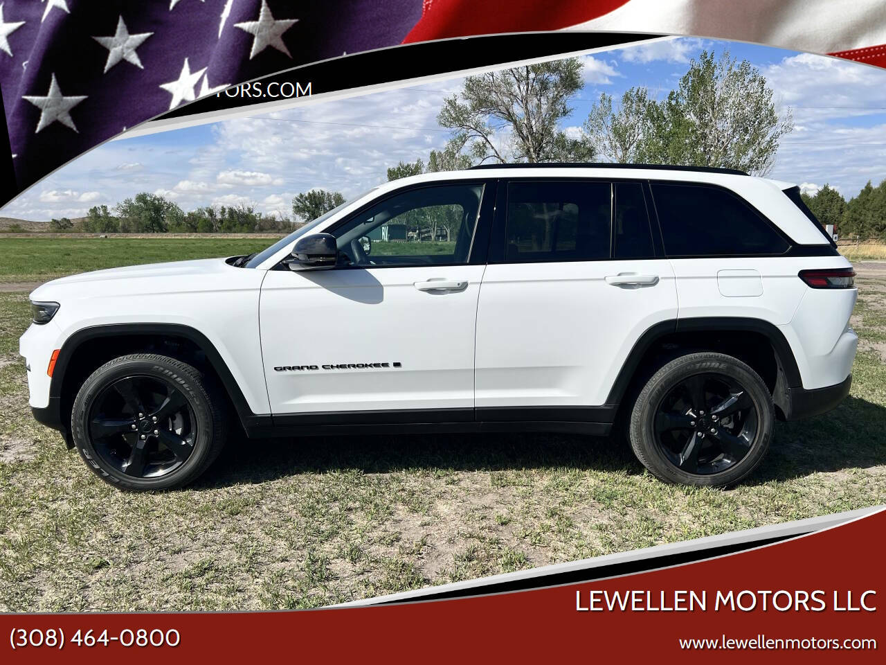 White 2023 Jeep Grand Cherokee Altitude 4x4 Altitude 4dr SUV 1