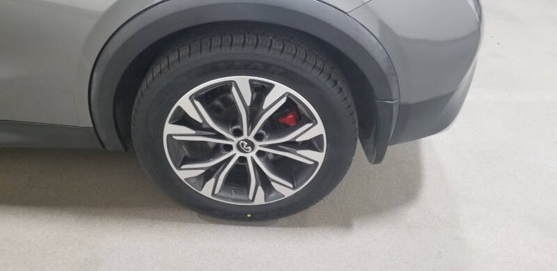 2017 Infiniti QX30 Premium