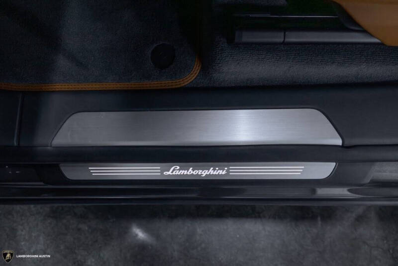 2025 Lamborghini Urus SE