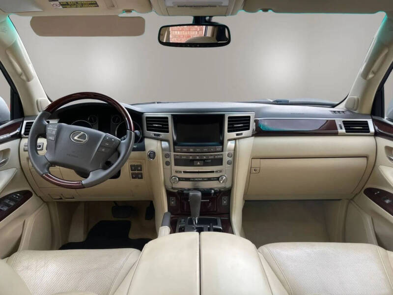 2013 Lexus LX 570