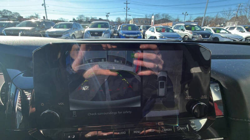 2022 Nissan Pathfinder SL