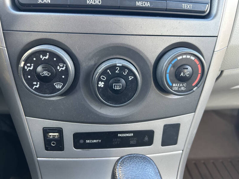 2012 Toyota Corolla LE