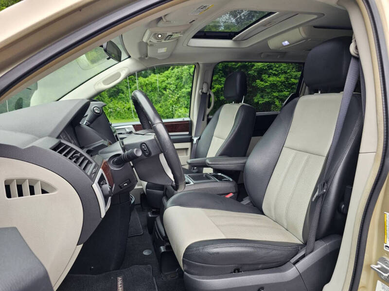 2010 Chrysler Town and Country Touring Plus