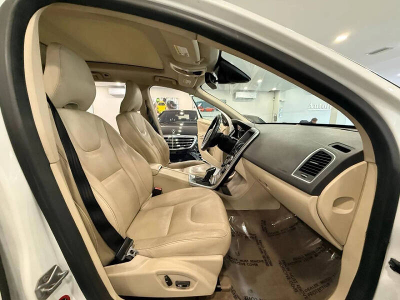 2015 Volvo XC60 T5 Drive-E Premier
