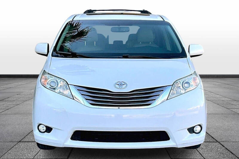 2017 Toyota Sienna XLE 8-Passenger
