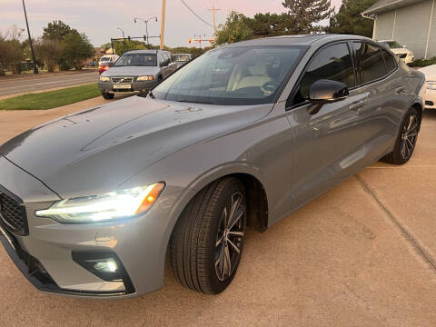 2022 Volvo S60 B5 Momentum