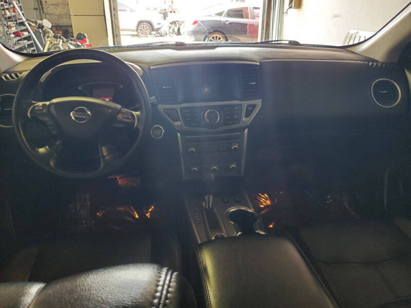 2020 Nissan Pathfinder SL