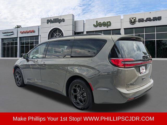 2025 Chrysler Pacifica Plug-In Hybrid Premium S Appearance