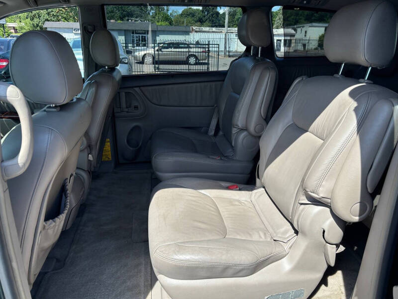 2004 Toyota Sienna XLE 7 Passenger