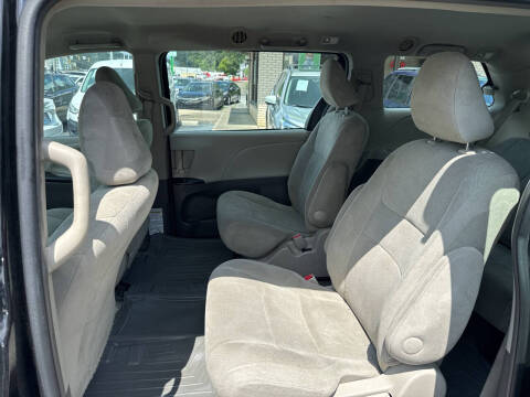2015 Toyota Sienna L 7-Passenger