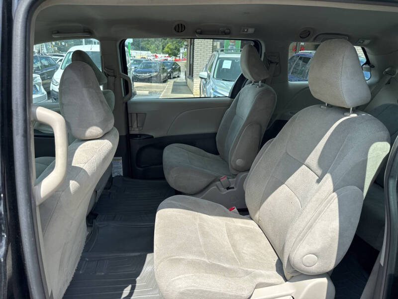 2015 Toyota Sienna L 7-Passenger