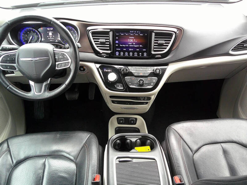 2017 Chrysler Pacifica Touring-L Plus