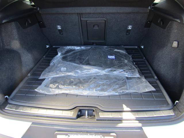 2024 Volvo XC40 B5 Plus Bright Theme