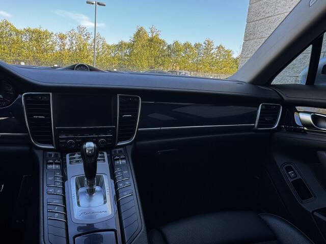 2016 Porsche Panamera Edition