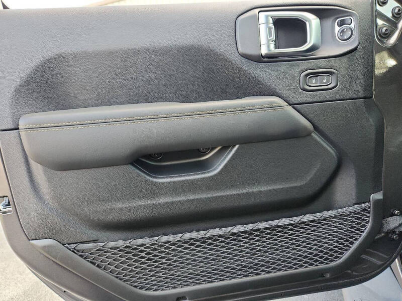 2025 Jeep Gladiator High Tide