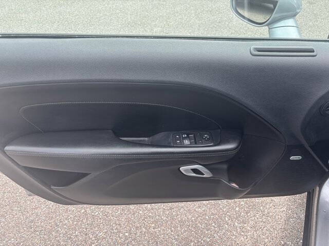 2017 Dodge Challenger SXT Plus