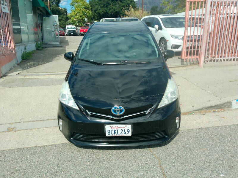 2014 Toyota Prius v Three