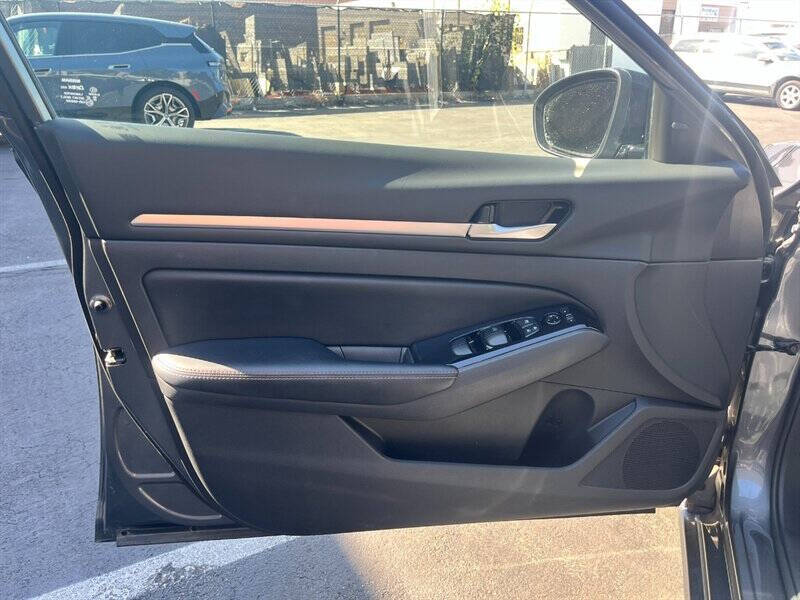 2024 Nissan Altima 2.5 SR