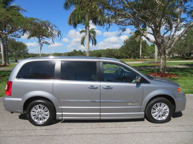 2013 Chrysler Town and Country Limited