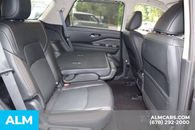 2023 Nissan Pathfinder SL