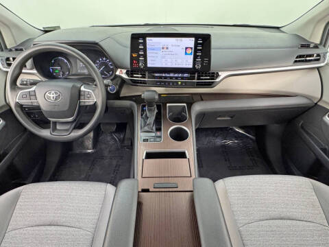 2021 Toyota Sienna LE 8-Passenger