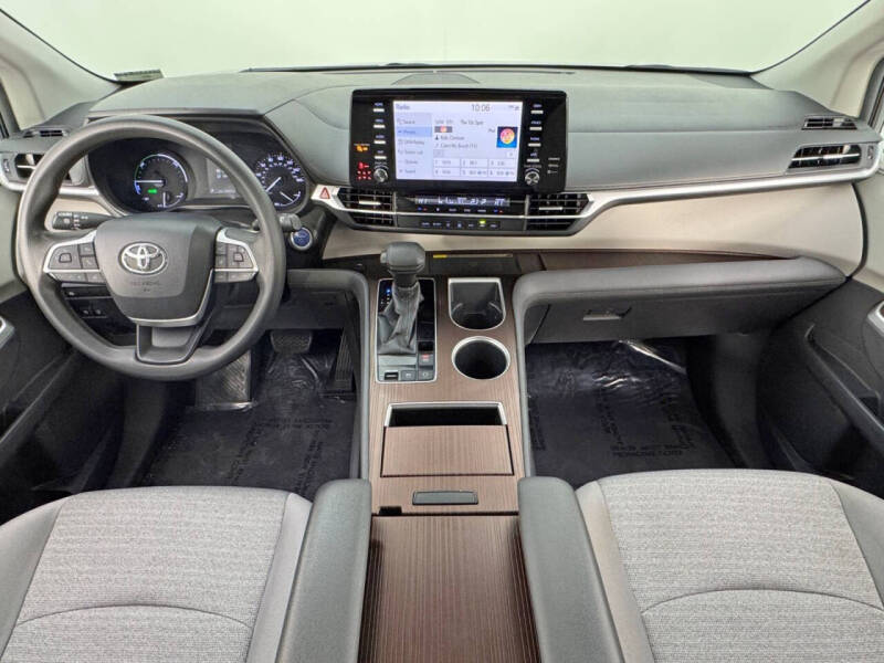 2021 Toyota Sienna LE 8-Passenger