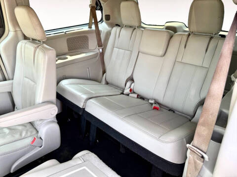 2014 Chrysler Town and Country Touring-L