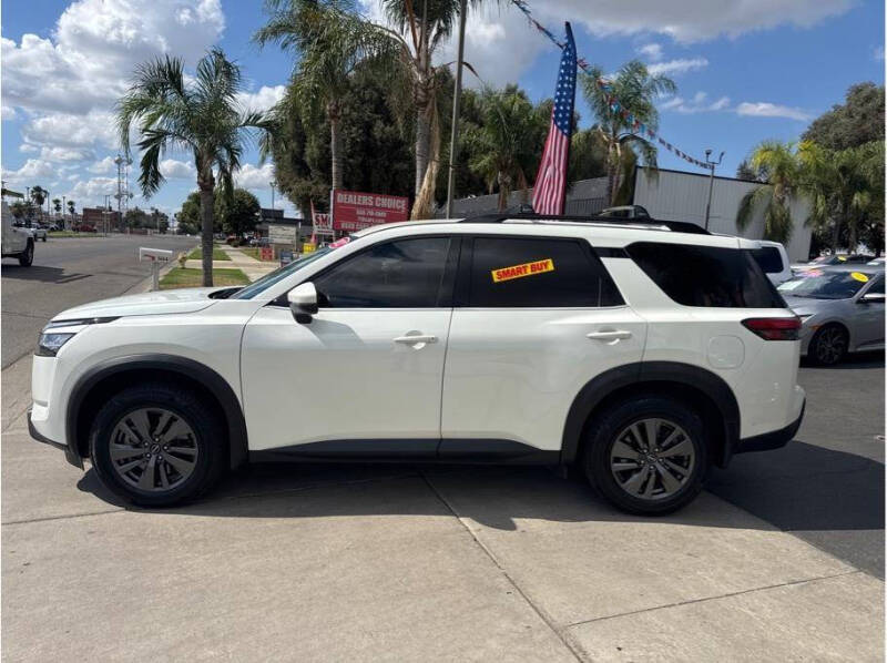 2022 Nissan Pathfinder SV