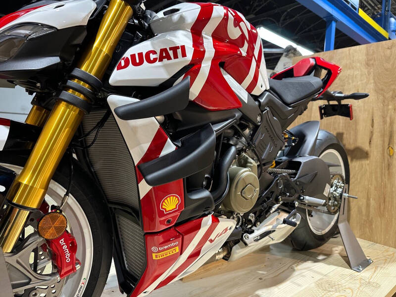 2025 Ducati Streetfighter V4 Supreme