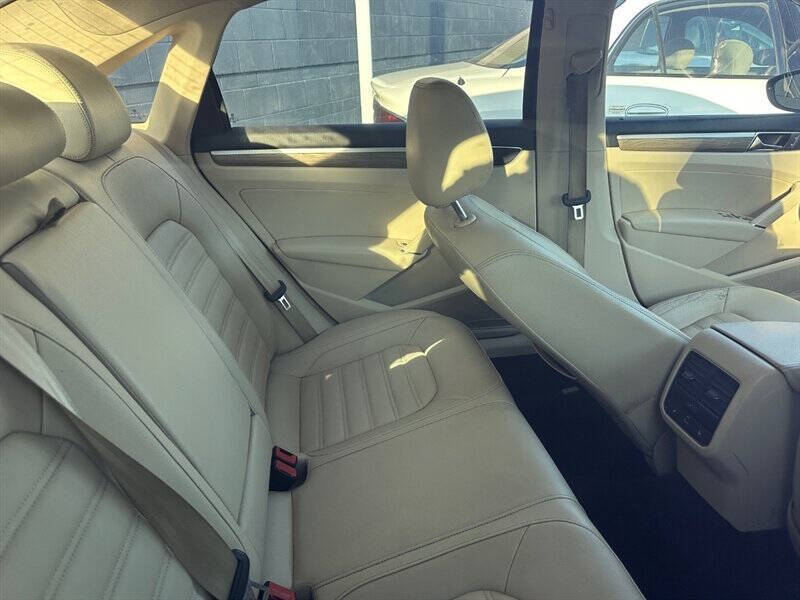 2017 Volkswagen Passat 1.8T SEL Premium