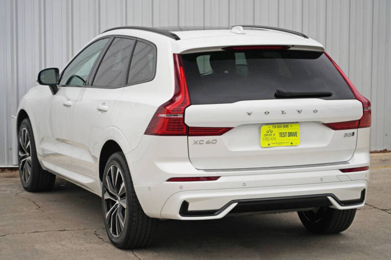 2024 Volvo XC60 B5 Plus Dark Theme